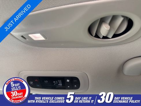 Certified 2024 Chrysler Pacifica Touring-L FWD image 28