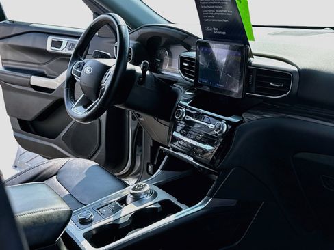 Certified 2022 Ford Explorer Limited w/ Equipment Group 301A AWD/4WD image 15
