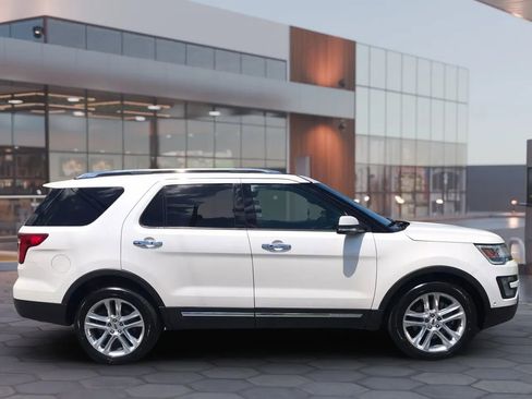 Used 2017 Ford Explorer Limited w/ Equipment Group 301A AWD/4WD image 5