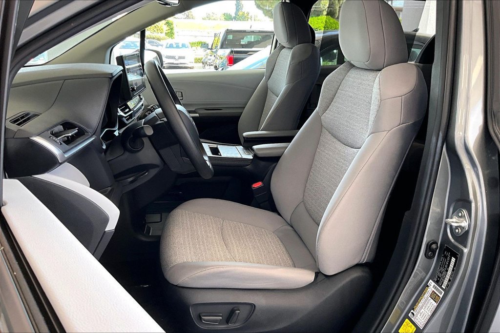 Certified 2026 Toyota Sienna LE AWD/4WD image 21