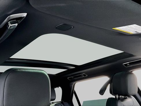 Used 2025 Land Rover Range Rover Sport image 25