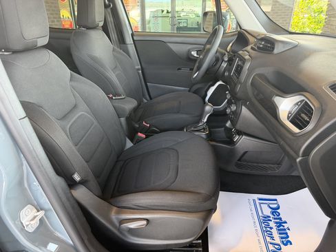 Used 2018 Jeep Renegade Latitude w/ Popular Equipment Group FWD image 24