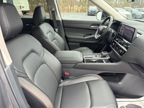 New 2026 Nissan Pathfinder SL FWD image 30