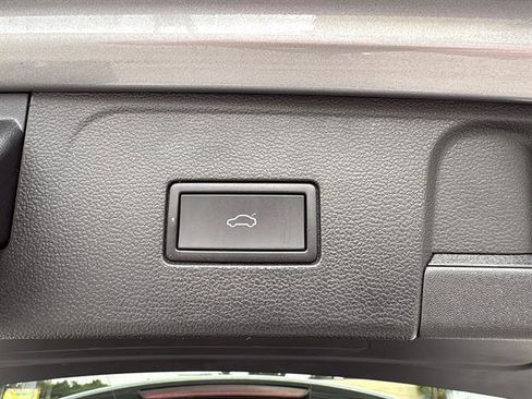 Certified 2025 Volkswagen Atlas SE image 13