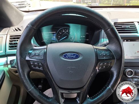 Used 2017 Ford Explorer XLT w/ Equipment Group 202A FWD image 34