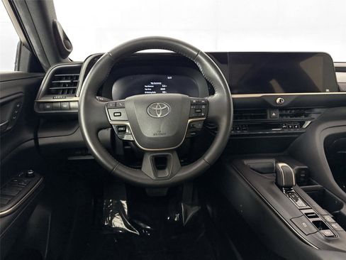 Used 2023 Toyota Crown AWD/4WD image 33