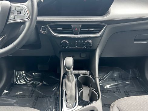 Used 2025 Buick Encore GX Preferred AWD/4WD image 12