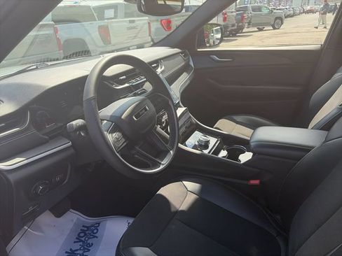 Used 2023 Jeep Grand Cherokee Altitude AWD/4WD image 11