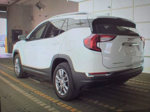 Used 2023 GMC Terrain SLT w/ Tech Package image 4