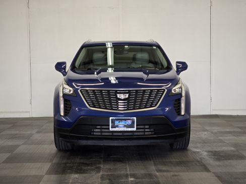 Used 2023 Cadillac XT4 Luxury w/ Cold Weather Package FWD image 3