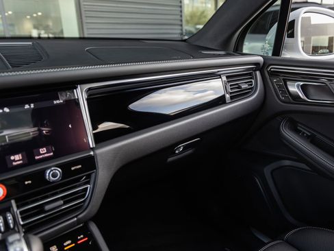 Certified 2026 Porsche Macan S AWD/4WD image 33