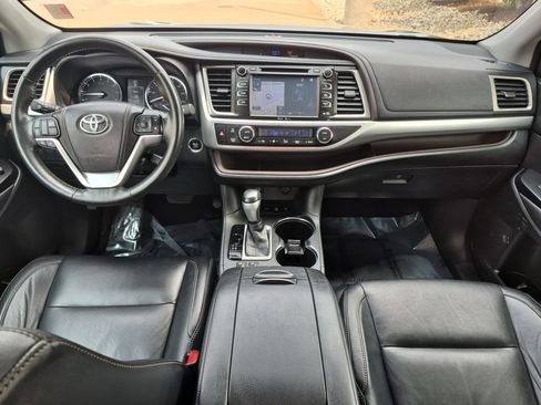 Used 2014 Toyota Highlander XLE AWD/4WD image 25