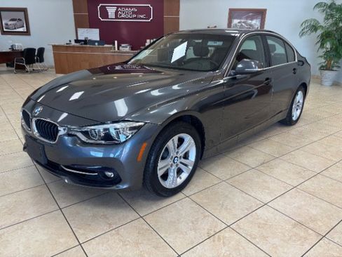 Used 2018 BMW 330i Sedan RWD image 3