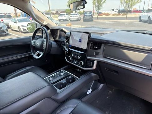 Used 2024 Ford Expedition XLT AWD/4WD image 32