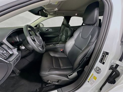 Used 2020 Volvo S60 T6 Momentum image 21