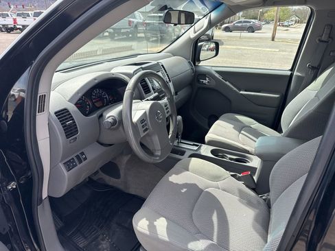 Used 2017 Nissan Frontier SV image 9