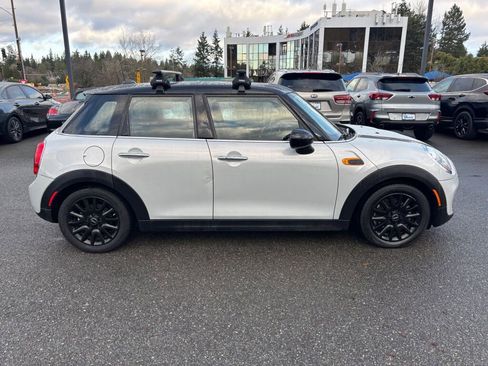 Used 2016 MINI Cooper 4-Door Hardtop image 4