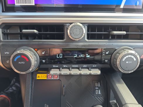 Used 2026 Toyota 4Runner TRD Off-Road Premium AWD/4WD image 25