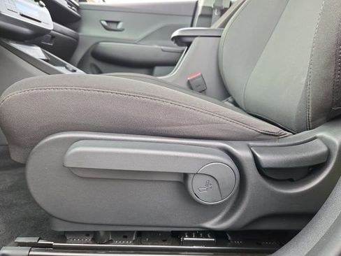 Used 2025 Hyundai Kona SE FWD image 12