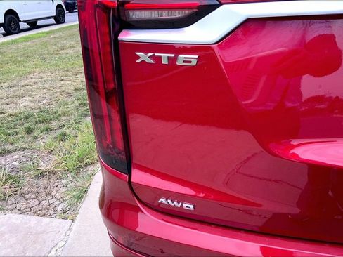 Used 2025 Cadillac XT6 Premium Luxury AWD/4WD image 4