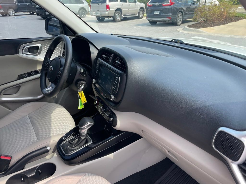 Used 2020 Kia Soul LX FWD image 29