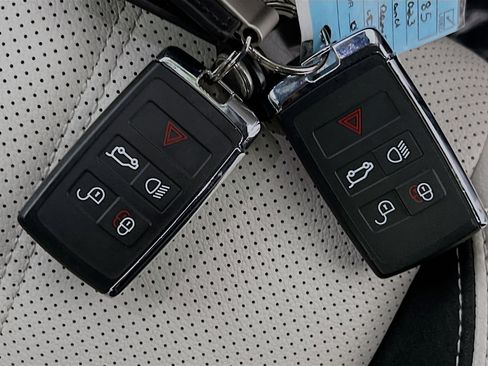 Used 2023 Land Rover Range Rover Velar R-Dynamic S image 36