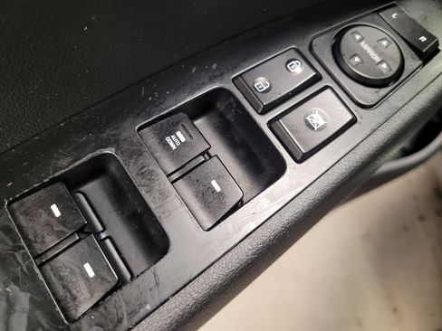 Used 2018 Hyundai Elantra SE image 27