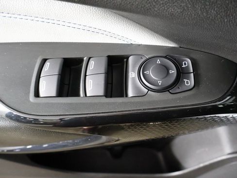 Used 2025 Chevrolet Trax LT w/ LT Convenience Package FWD image 34