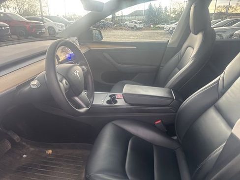 Used 2024 Tesla Model Y Long Range image 11