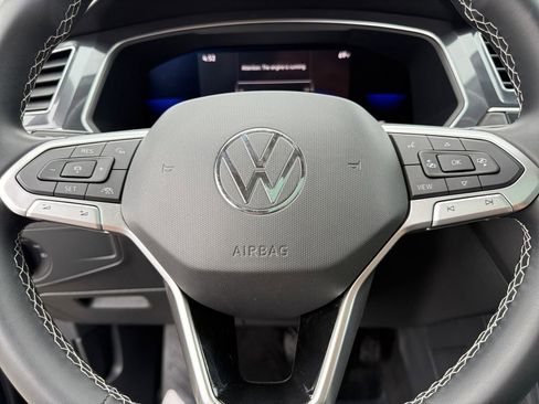 Used 2022 Volkswagen Tiguan SE FWD image 19