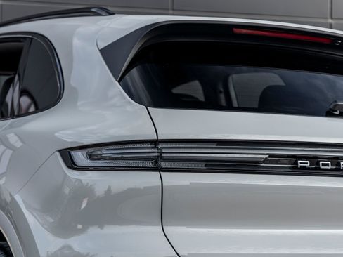 Certified 2026 Porsche Cayenne AWD/4WD image 14