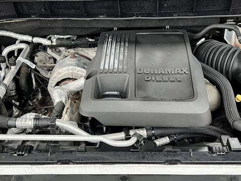 Used 2020 Chevrolet Silverado 1500 High Country w/ Technology Package image 10