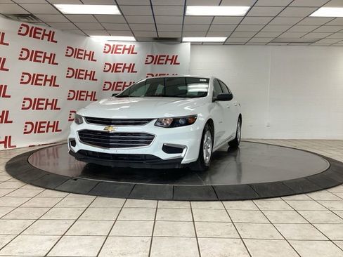 Used 2018 Chevrolet Malibu LS FWD image 3