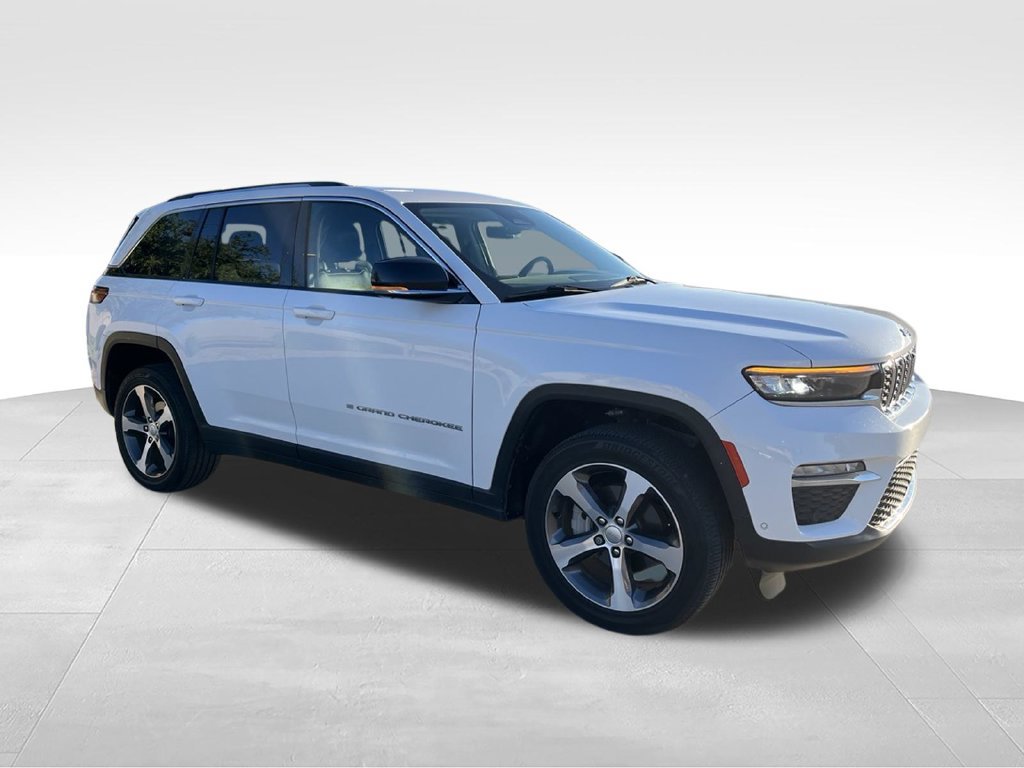 Used 2023 Jeep Grand Cherokee Limited w/ Luxury Tech Group II RWD image 5