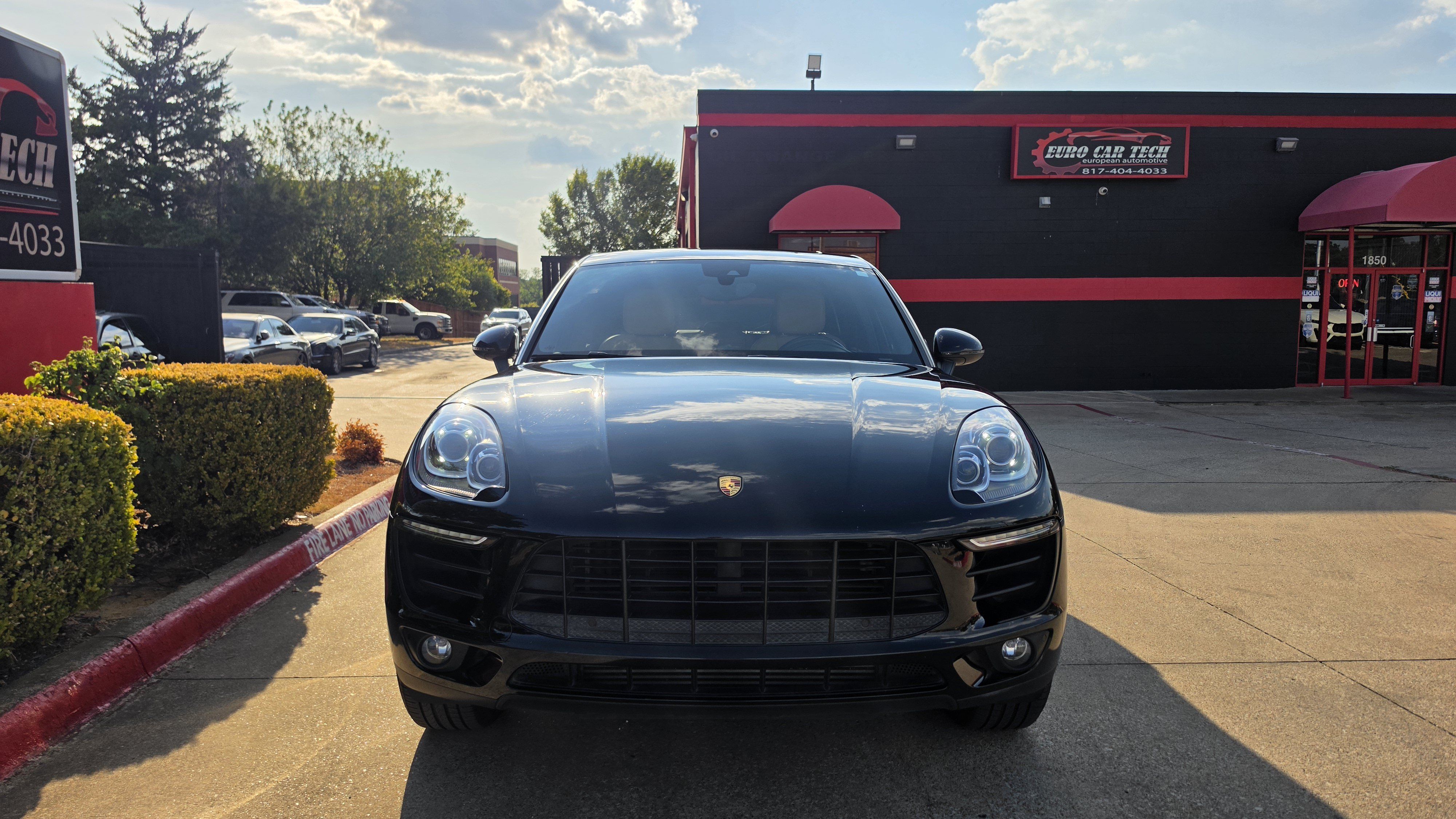 Used 2018 Porsche Macan AWD/4WD image 5