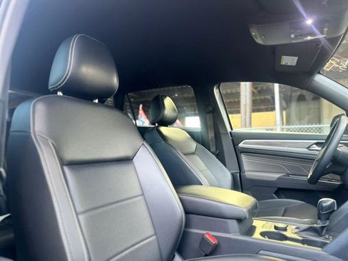 Used 2022 Volkswagen Atlas Cross Sport SE image 15