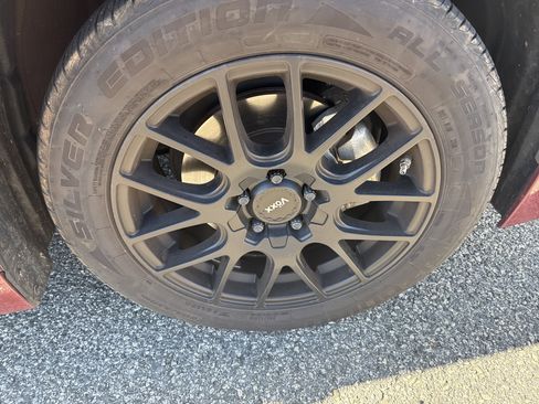 Used 2022 Toyota Corolla LE image 12