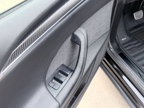 Used 2023 Tesla Model X Plaid image 32