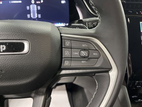 Used 2023 Jeep Grand Cherokee Laredo w/ Luxury Tech Group I image 19