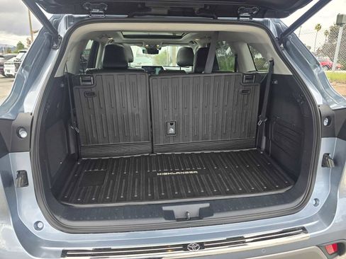 Used 2022 Toyota Highlander Platinum image 19