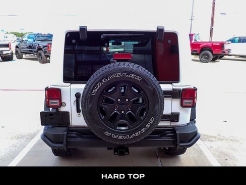 Used 2013 Jeep Wrangler Unlimited Sahara image 7