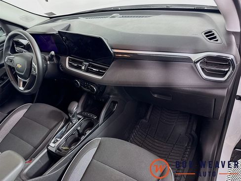 Used 2024 Chevrolet TrailBlazer LT w/ LT Cold Weather Package AWD/4WD image 36