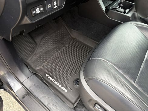 Used 2021 Toyota Tacoma TRD Off-Road image 46