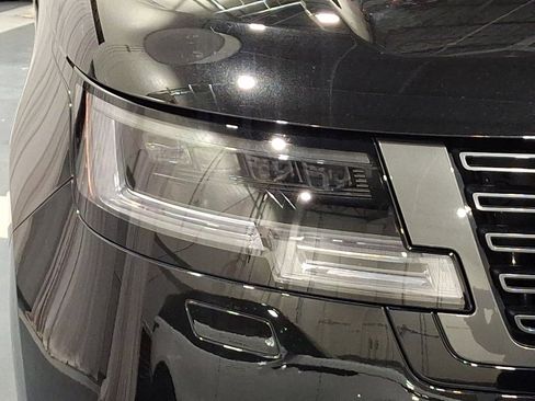 Certified 2024 Land Rover Range Rover SE image 8