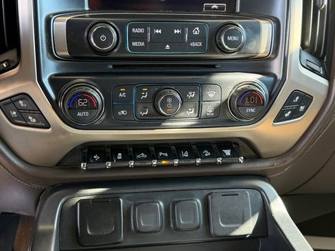 Used 2018 GMC Sierra 2500 Denali w/ Duramax Plus Package AWD/4WD image 14