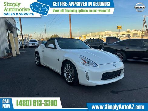 Used 2014 Nissan 370Z Roadster image 2