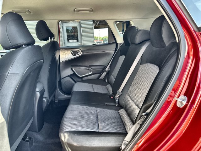 Used 2023 Kia Soul LX w/ LX Technology Package FWD image 32