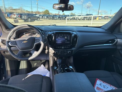 Used 2023 Chevrolet Traverse LT image 28