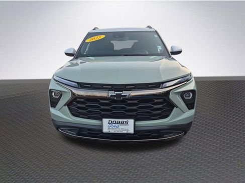 Used 2025 Chevrolet TrailBlazer ACTIV w/ Convenience Package FWD image 3