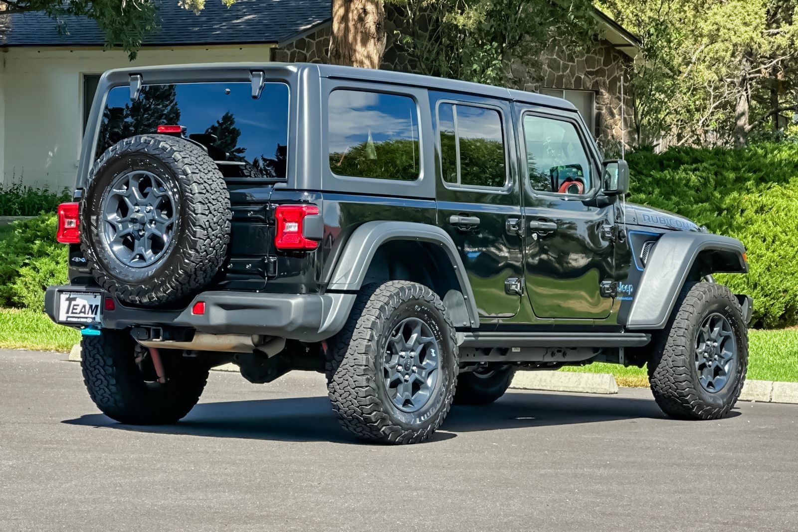 Used 2023 Jeep Wrangler Unlimited Rubicon 4xe AWD/4WD image 4